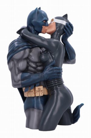 Photo #1 of product B6542A24 - Batman & Catwoman DC Collectible Bust