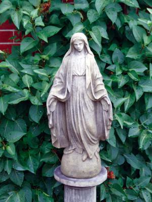 Photo of Mary Stone Sculpture