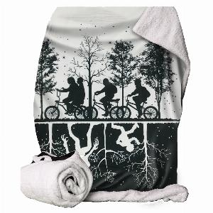 Photo #1 of product C6223W2 - Stranger Things Soft To Touch Throw 100*150cm