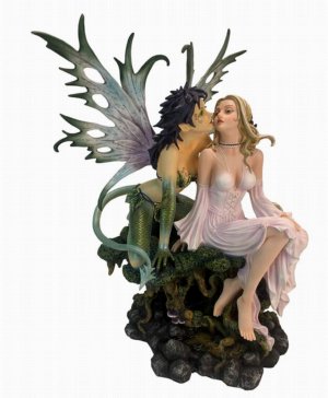 Photo #1 of product D7179B25 - Kiss of Fate