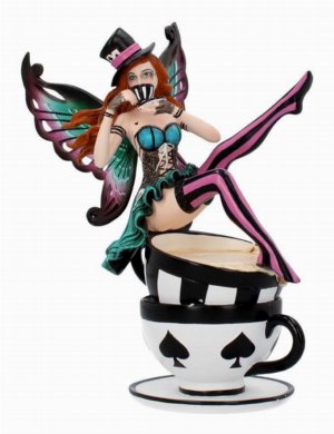 Photo #1 of product B3317J7 - Hatter with Teacup 16cm - Wonderland Fairy