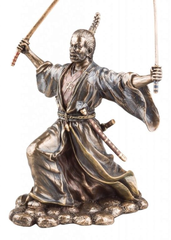 Photo of Samurai with Two Swords Attacking Figurine