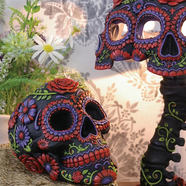 Photo #5 of product B3621J7 - Sugar Blooms Skull Ornament 18cm