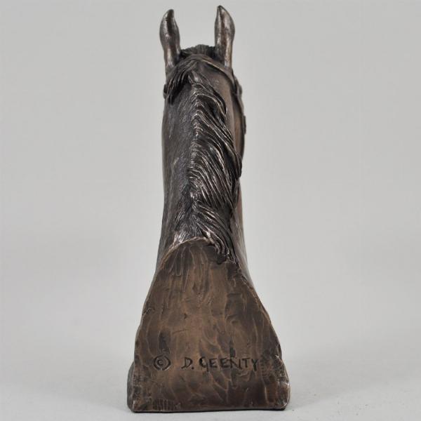 Photo of Thoroughbred Horse Head Figurine (David Geenty)