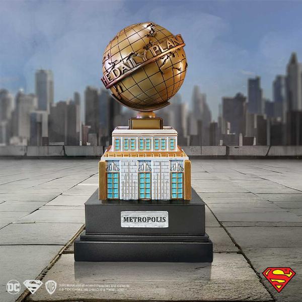 Photo #5 of product B6639B24 - DC The Daily Planet