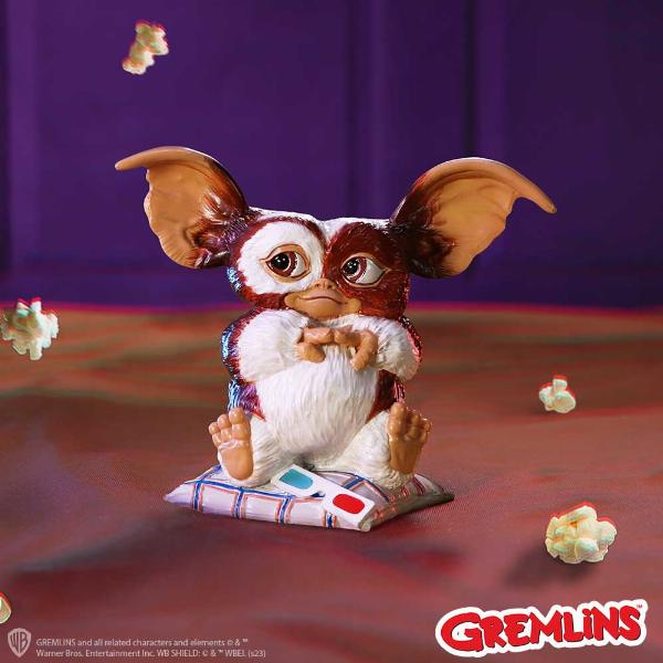 Photo #5 of product B6444X3 - Gremlins Gizmo with 3D Glasses Figurine 14.5cm